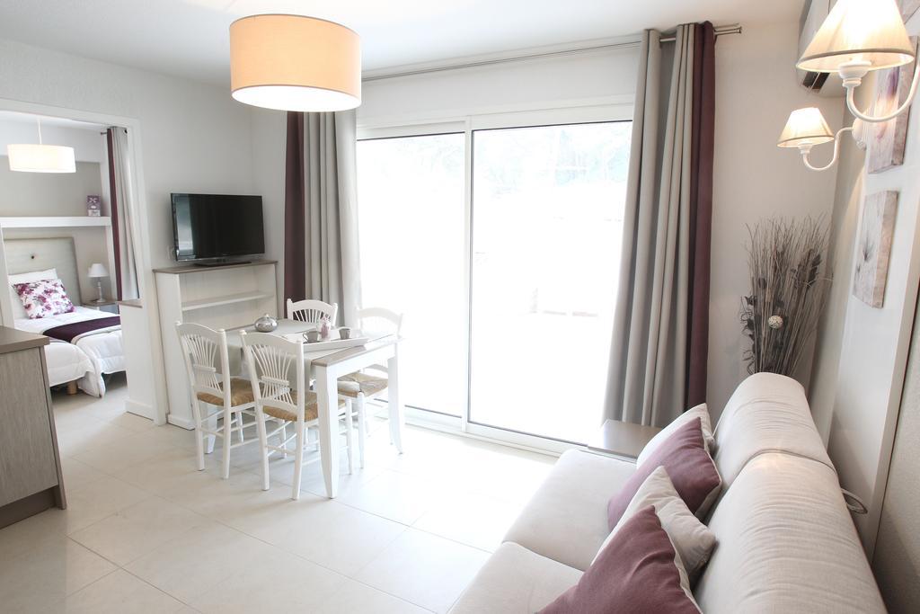 One-Bedroom Apartment,210358535:JPEG