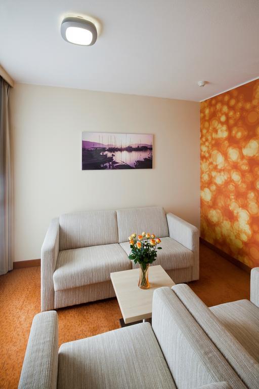 Suite con cama extragrande y acceso al parque acuático (2 adultos + 2 niños)