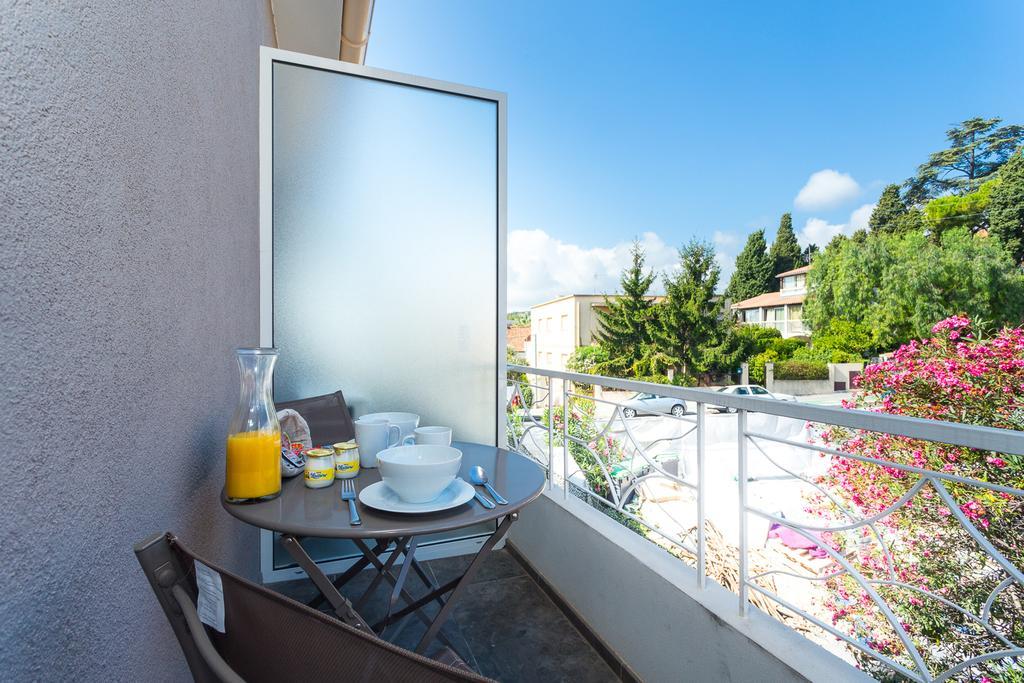 Studio with Balcony