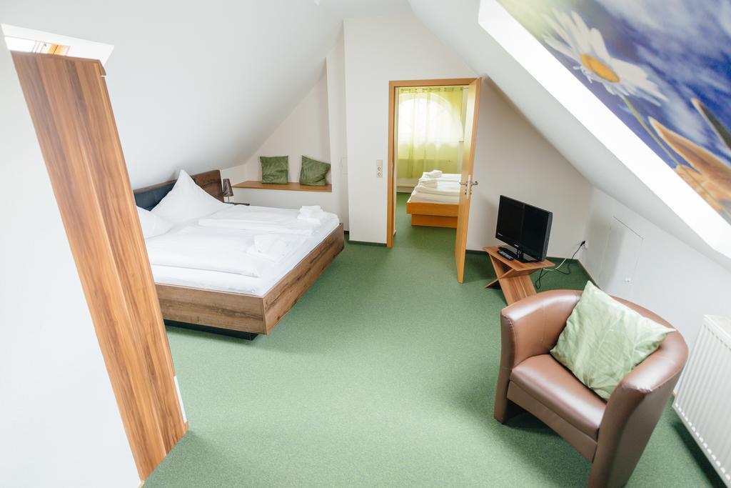 Six-Bed-Room