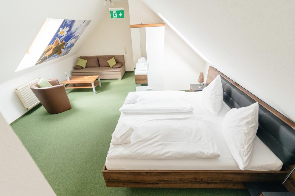 Six-Bed-Room