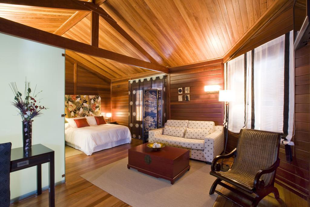 - Bungalow Supérieur (2 Adultes)