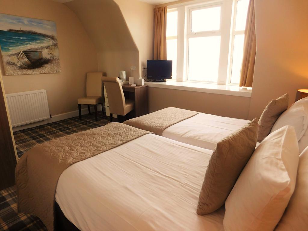 Double or Twin Room with Sea View