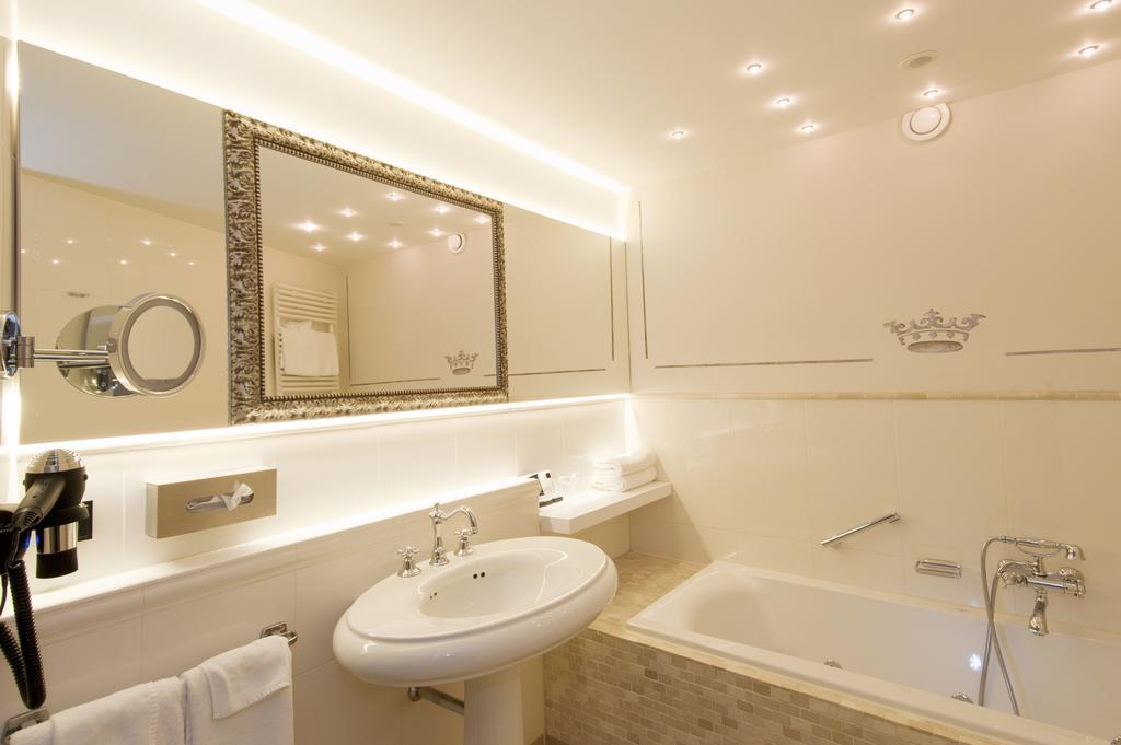 Deluxe King Suite