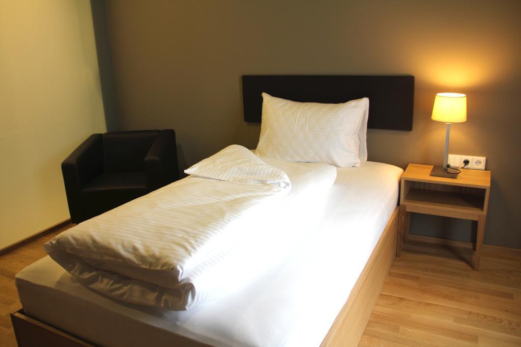 Single Room,1589202675:JPEG