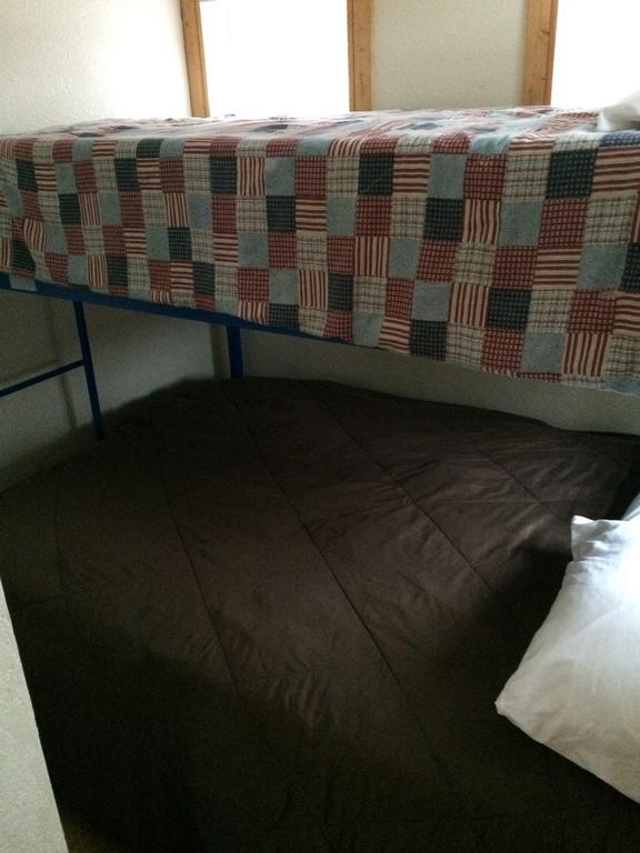 Camping Cabin with Shared Toilet/Showerhouse (3 Adults)
