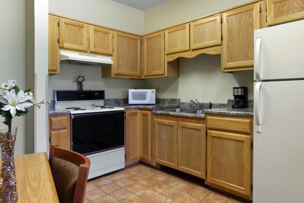 One-Bedroom King Suite - Non-Smoking