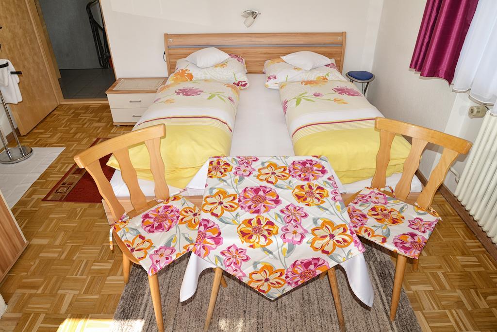 Doppelzimmer mit Balkon