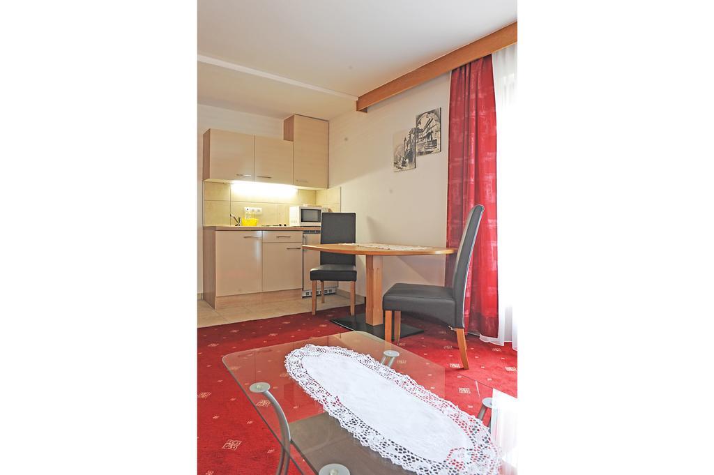 Dreibettzimmer mit Balkon
