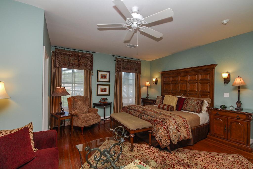 Double Room with Balcony (3 Adults)