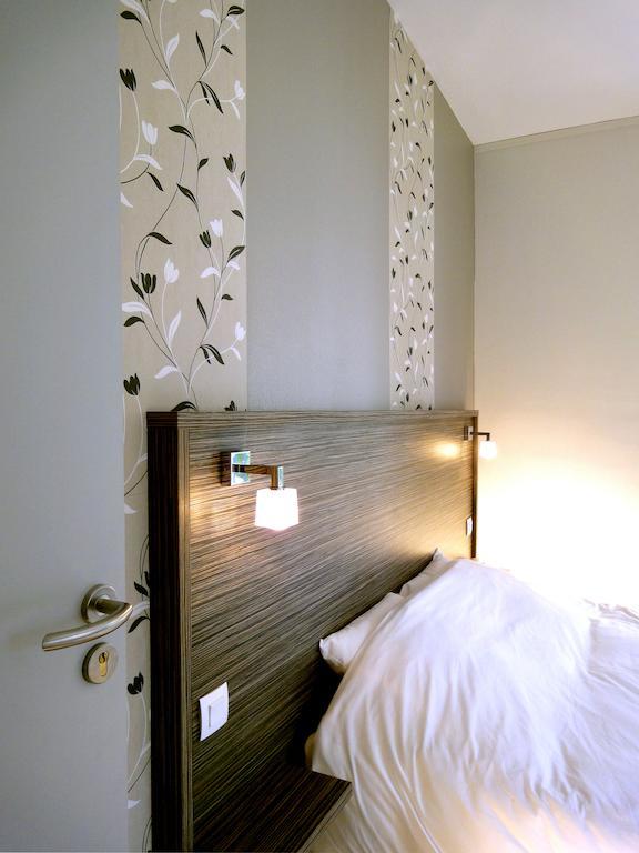 Chambre Double Confort avec Toilettes et Salle de Bains Privatives
