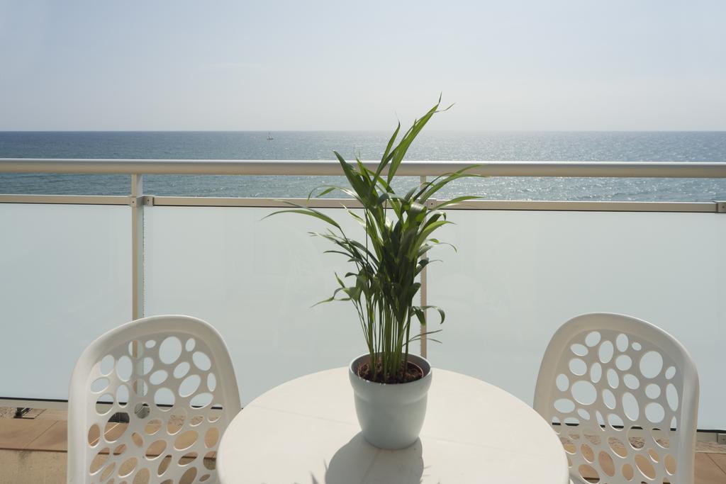 Double Room with Sea View (2 Adults)