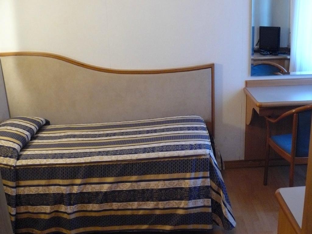 Classic Single Room,246270321:JPEG