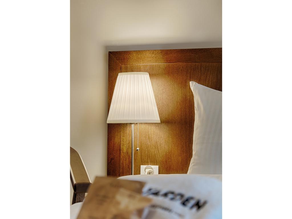 Dreibettzimmer mit Stadtblick
