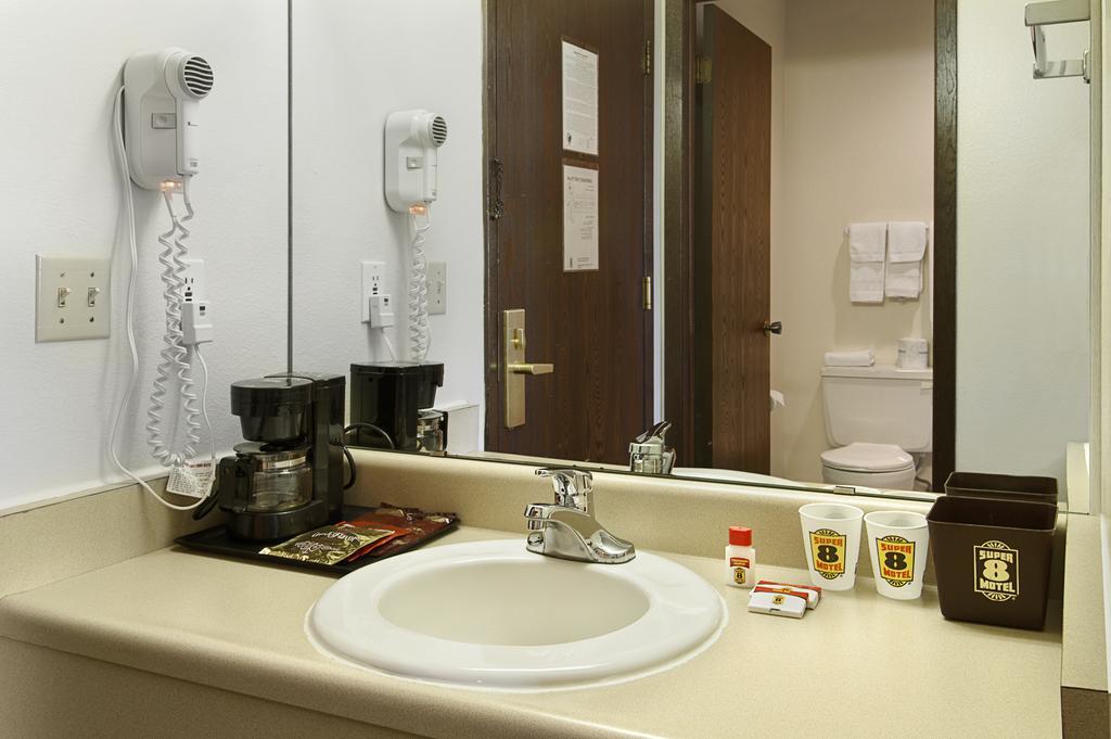 Queen Room - Non-Smoking