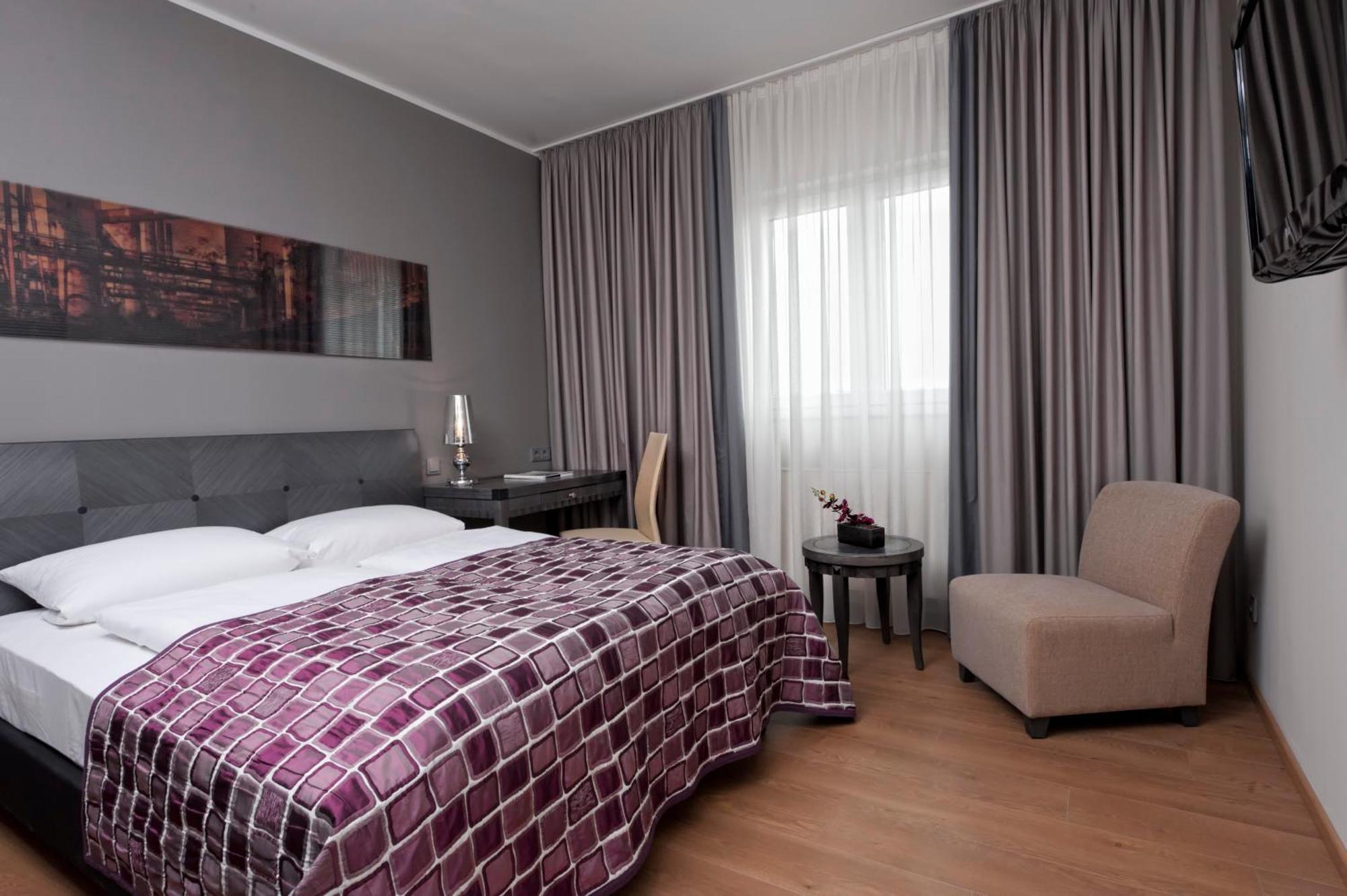 Standard Double Room,702377725:JPEG