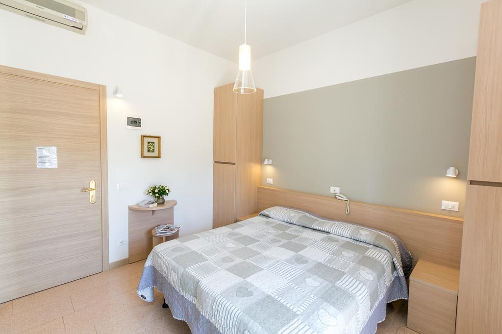 Single Room,670288353:JPEG