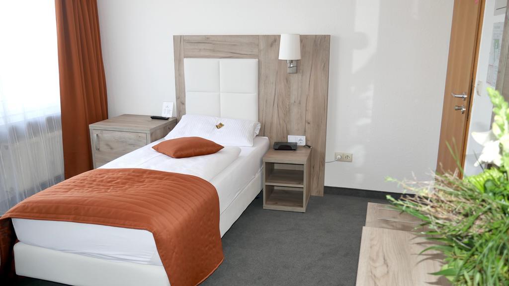 Single Room,463075683:JPEG