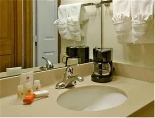 Queen Room - Non-Smoking