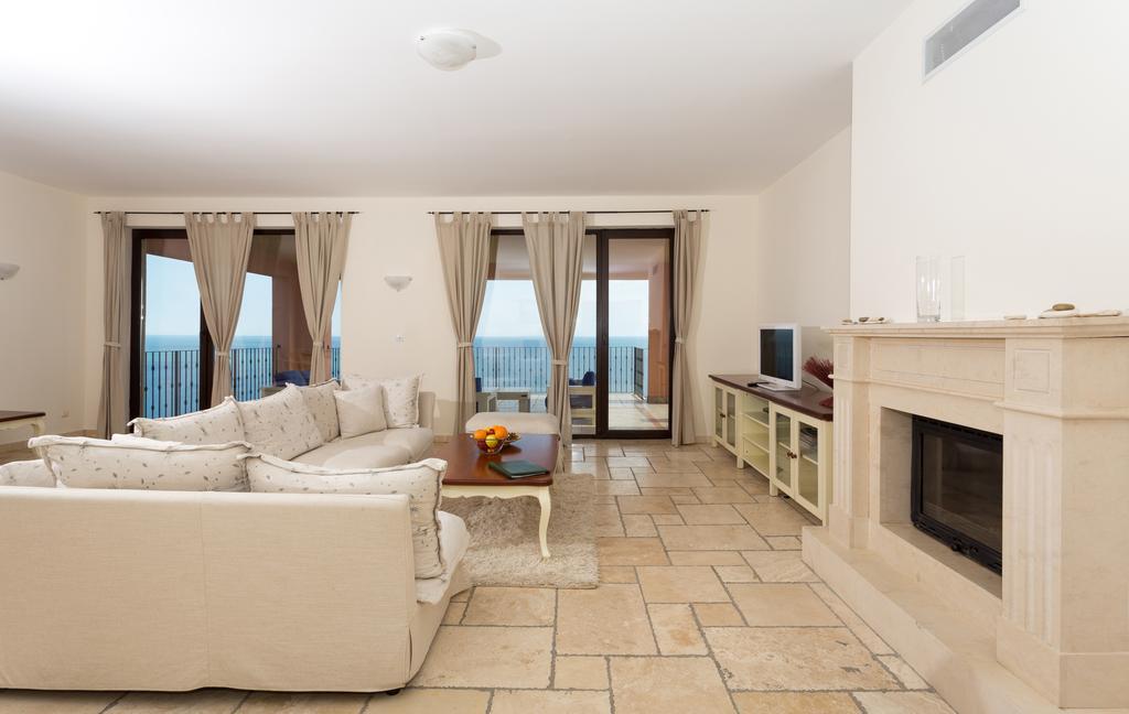 Three-Bedroom Apartment Balcony Sea View