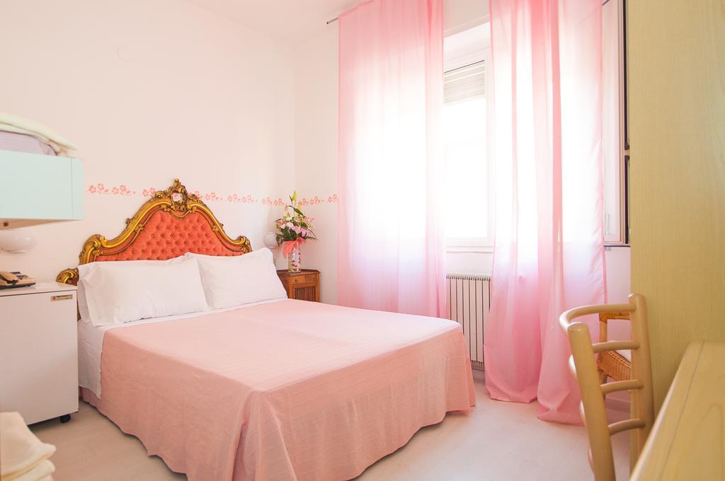 Camera Matrimoniale con Letto Supplementare