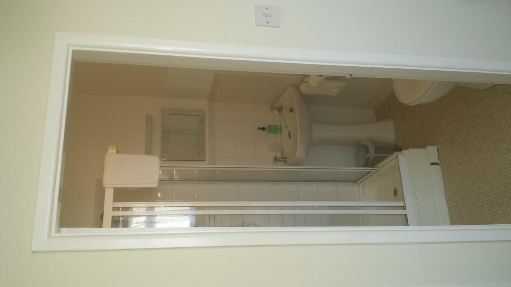 Single Ensuite Room 9