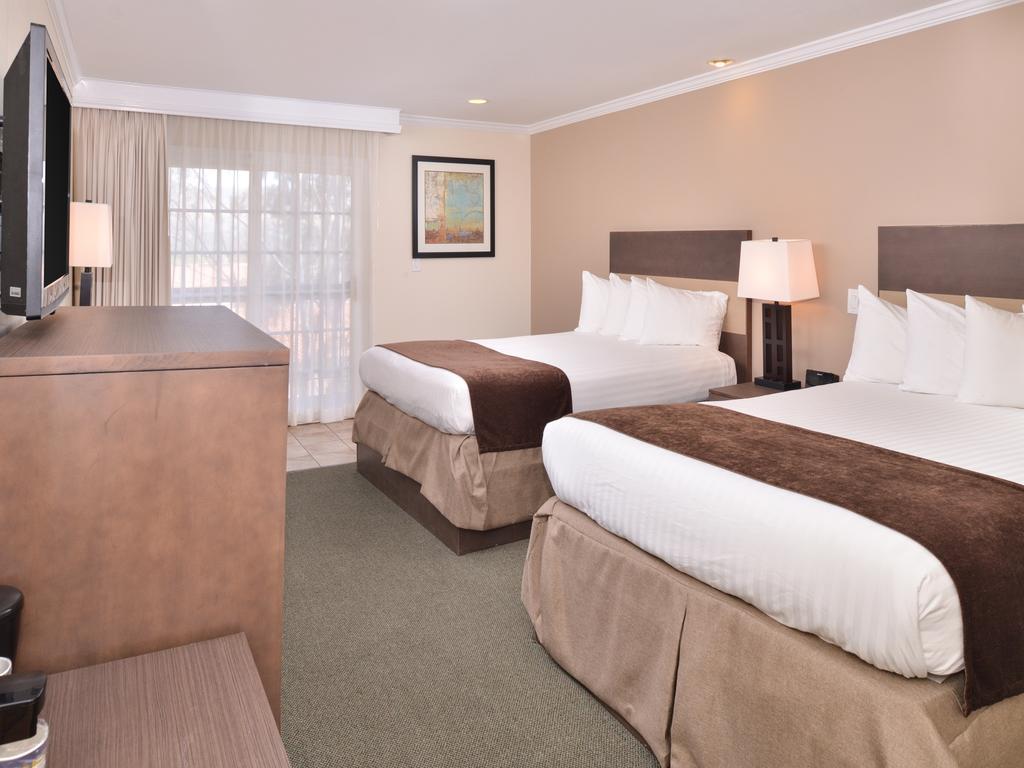 Queen Room with Two Queen Beds and Sofa Bed - Non-Smoking