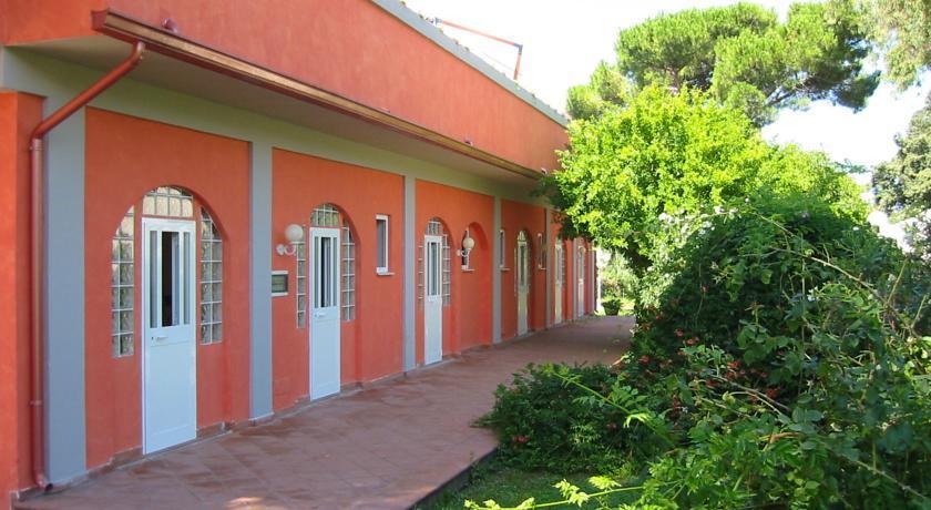 Standard Double or Twin Room Garden level