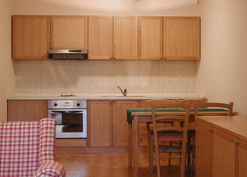 Apartamento de 1 dormitorio con 2 camas individuales y balcón