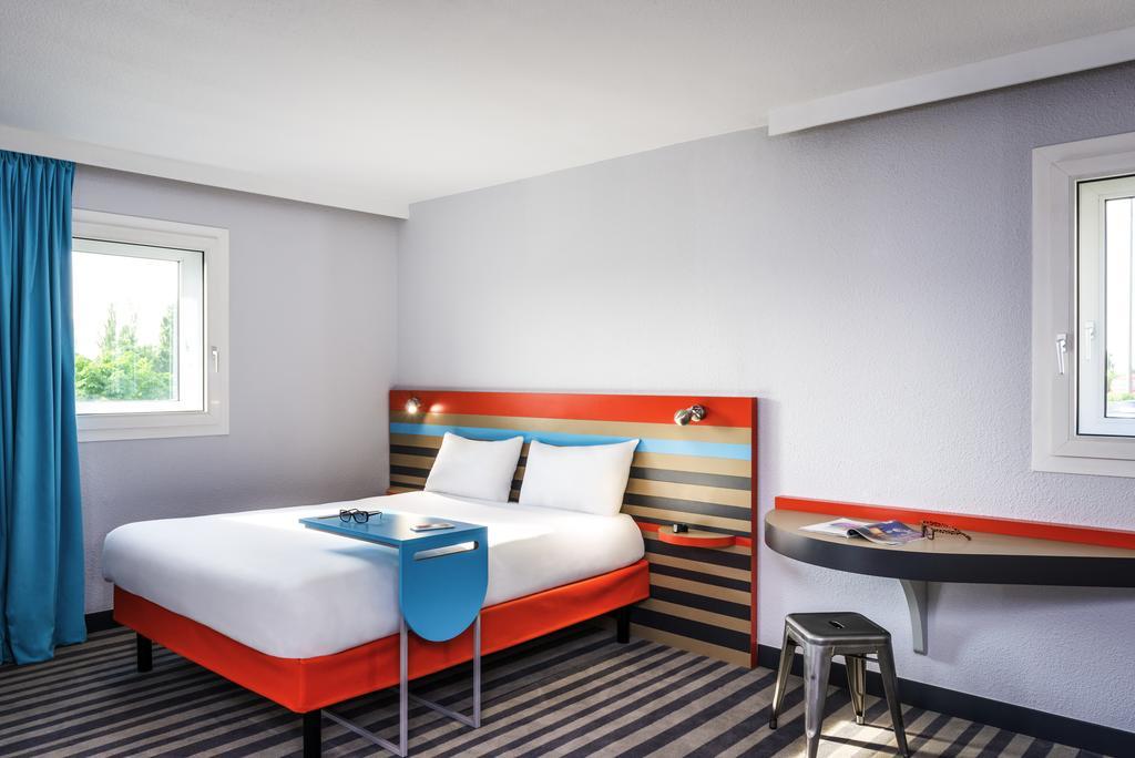 Standard Double Room,561108795:JPEG