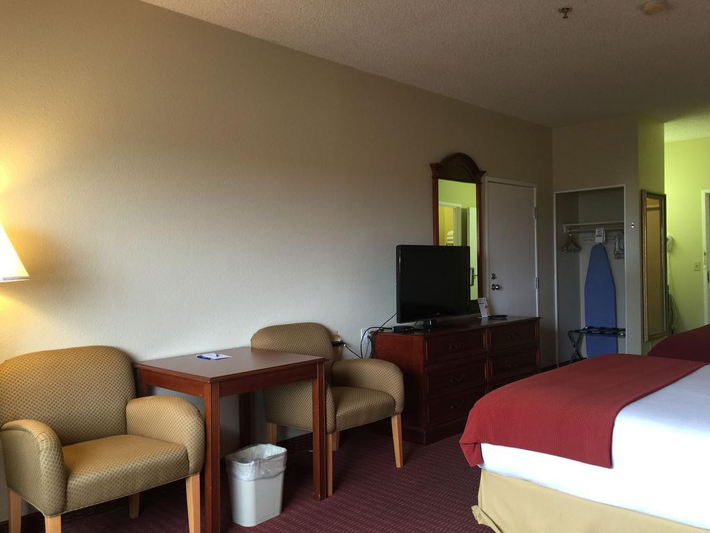Queen Room Two Queen Beds Non-Smoking