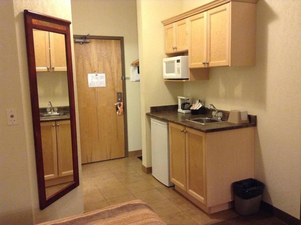 Deluxe Queen Room with Two Queen Beds - Non-Smoking