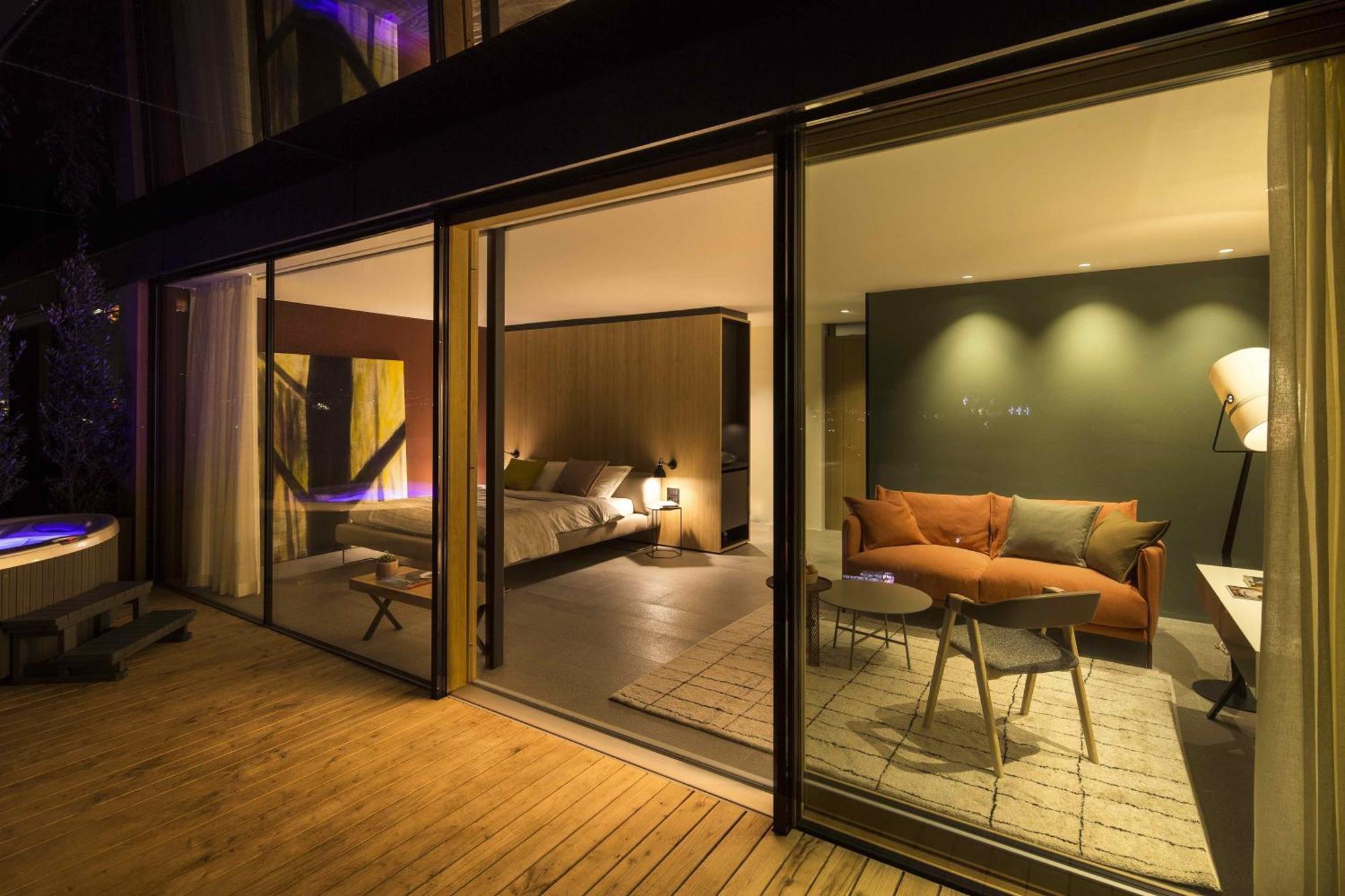Penthouse with Whirlpool Tub