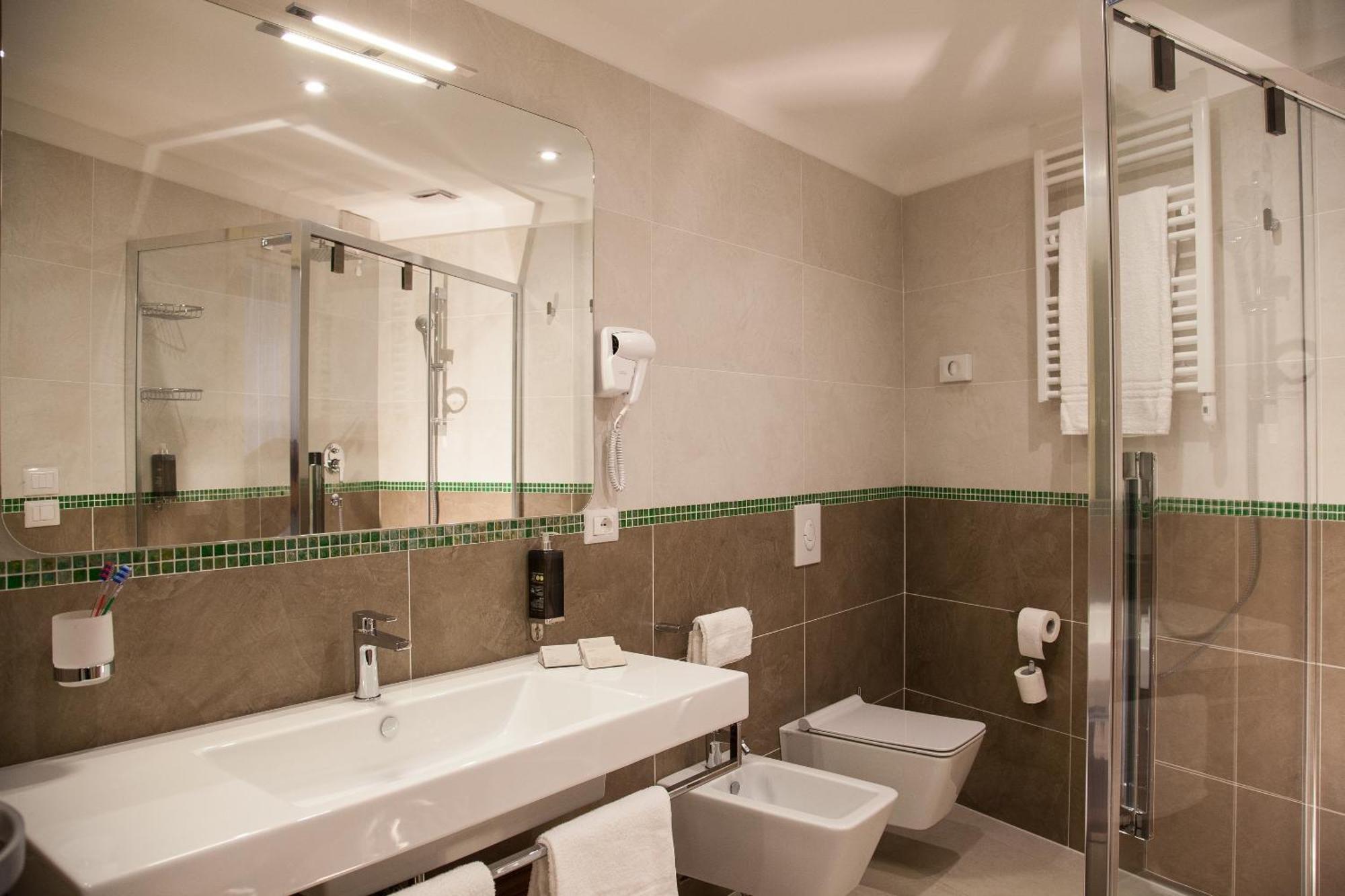 Superior Double or Twin Room,677232393:JPEG
