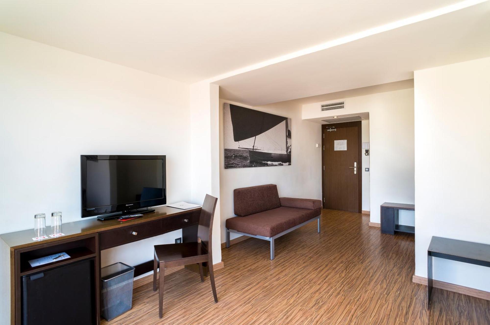 Quarto Familiar (2 Adultos + 1 Criança)
