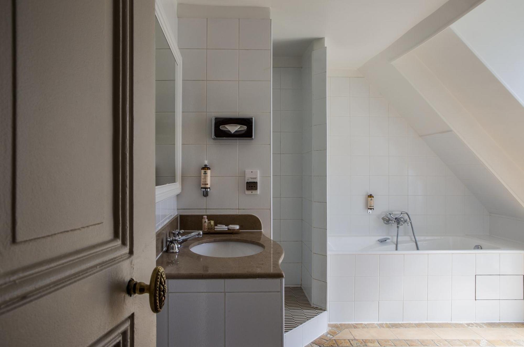 Family Suite,451166106:JPEG