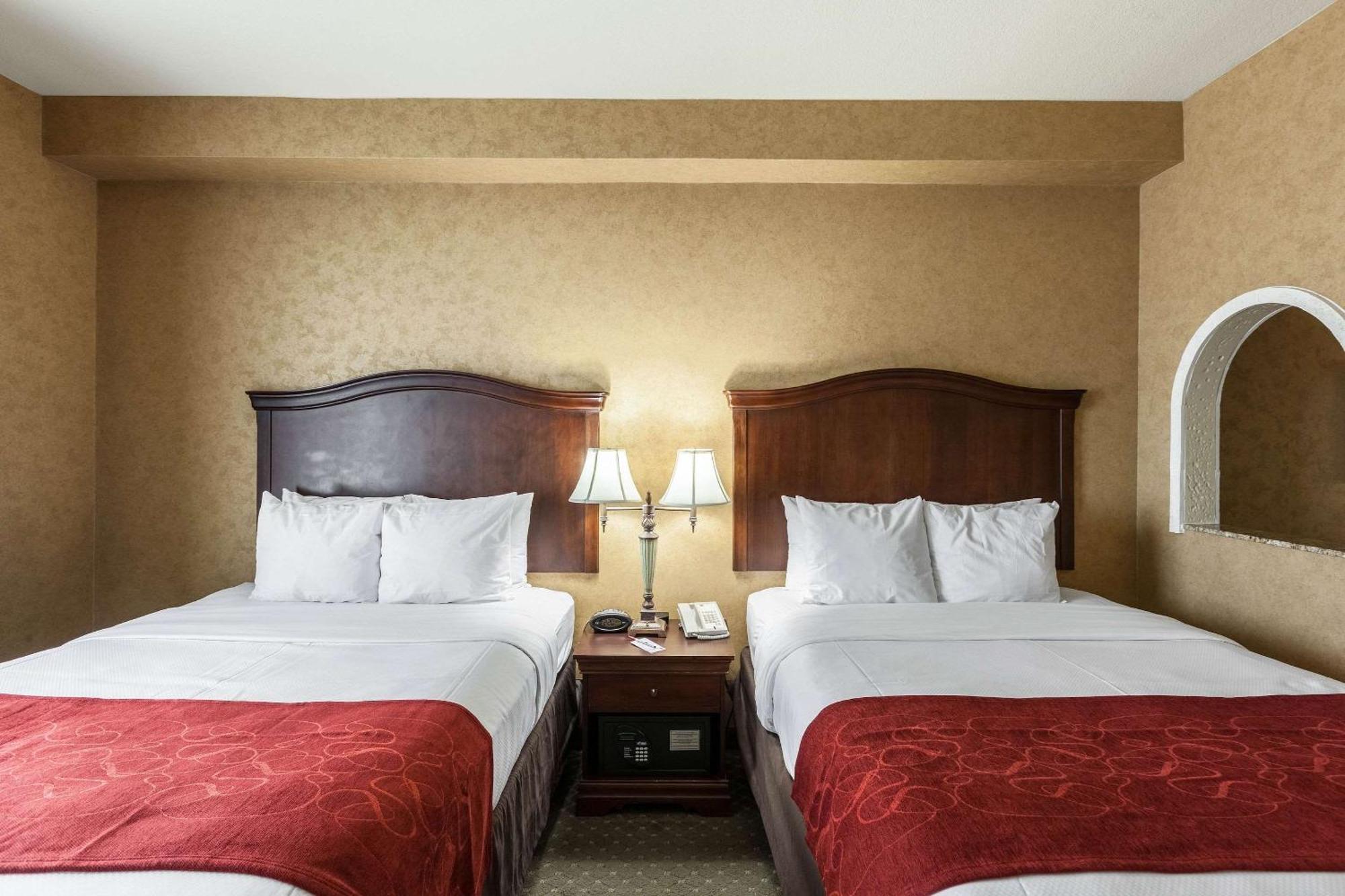 Queen Suite with Two Queen Beds - Accessible/Non-Smoking