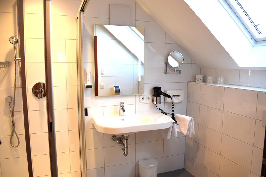 Doppel- oder Zweibettzimmer