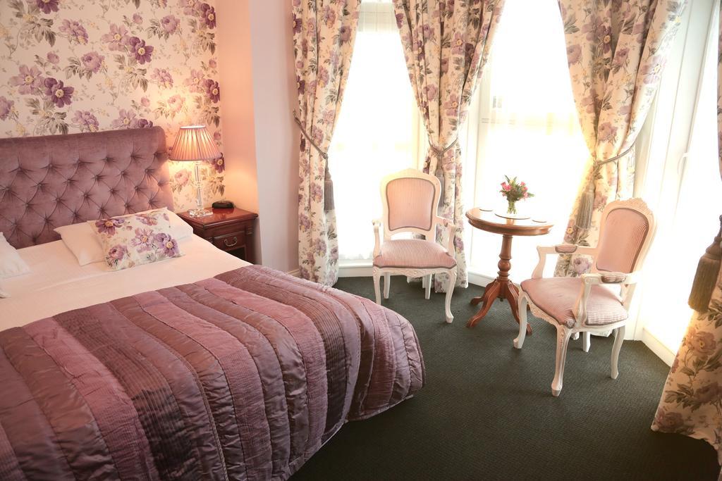Standard Double or Twin Room with Corner Sea View