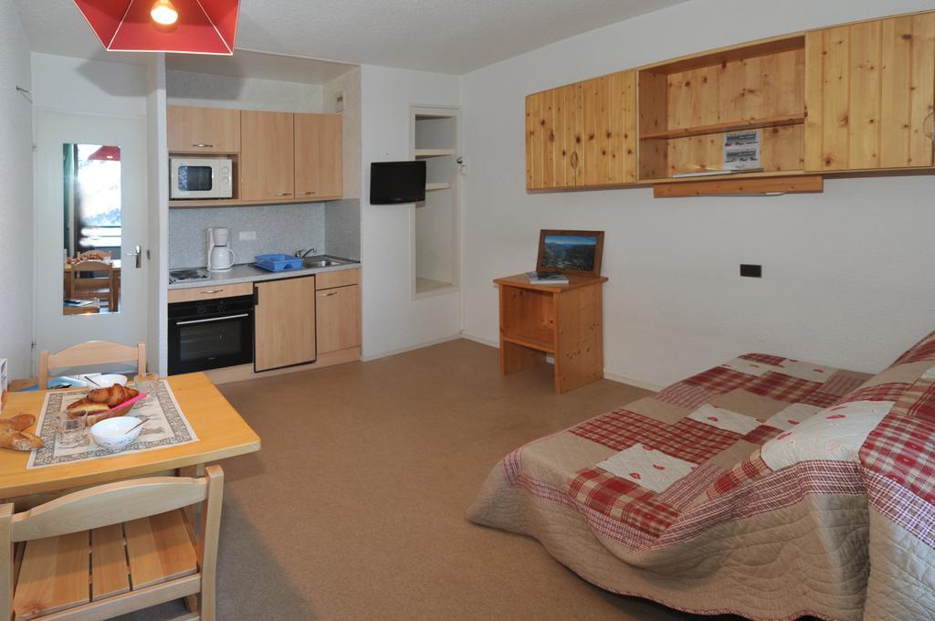Two-Bedroom Apartment,325734094:JPEG