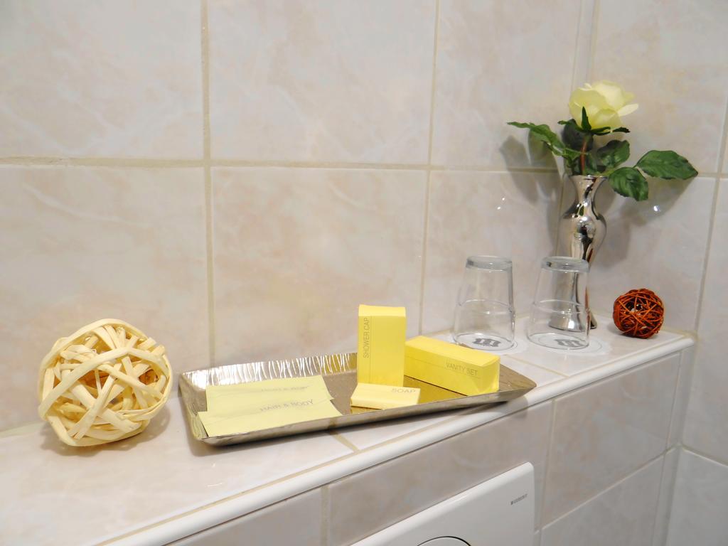 Studio Suite with Two Double Beds and Accessible Shower - Non-Smoking