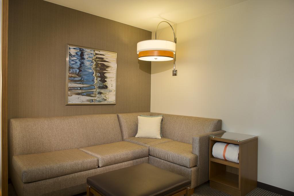 Queen Room with Two Queen Beds and Sofa Bed - High Floor