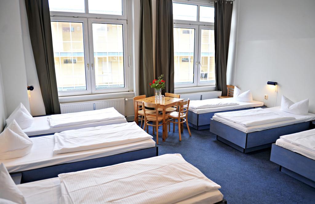 6-Bed Room,690301929:JPEG