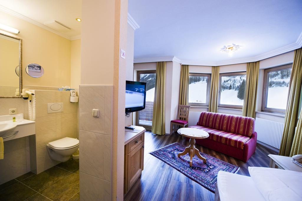 Single Room Balcony,342598834:JPEG