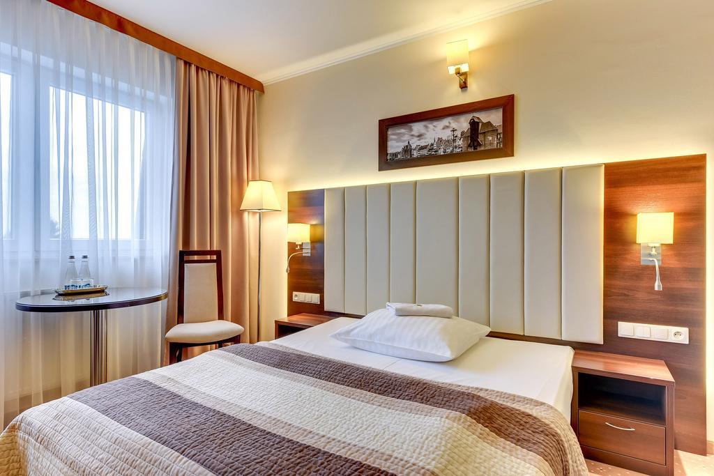 Family Room (2 Adults + 1 Child)