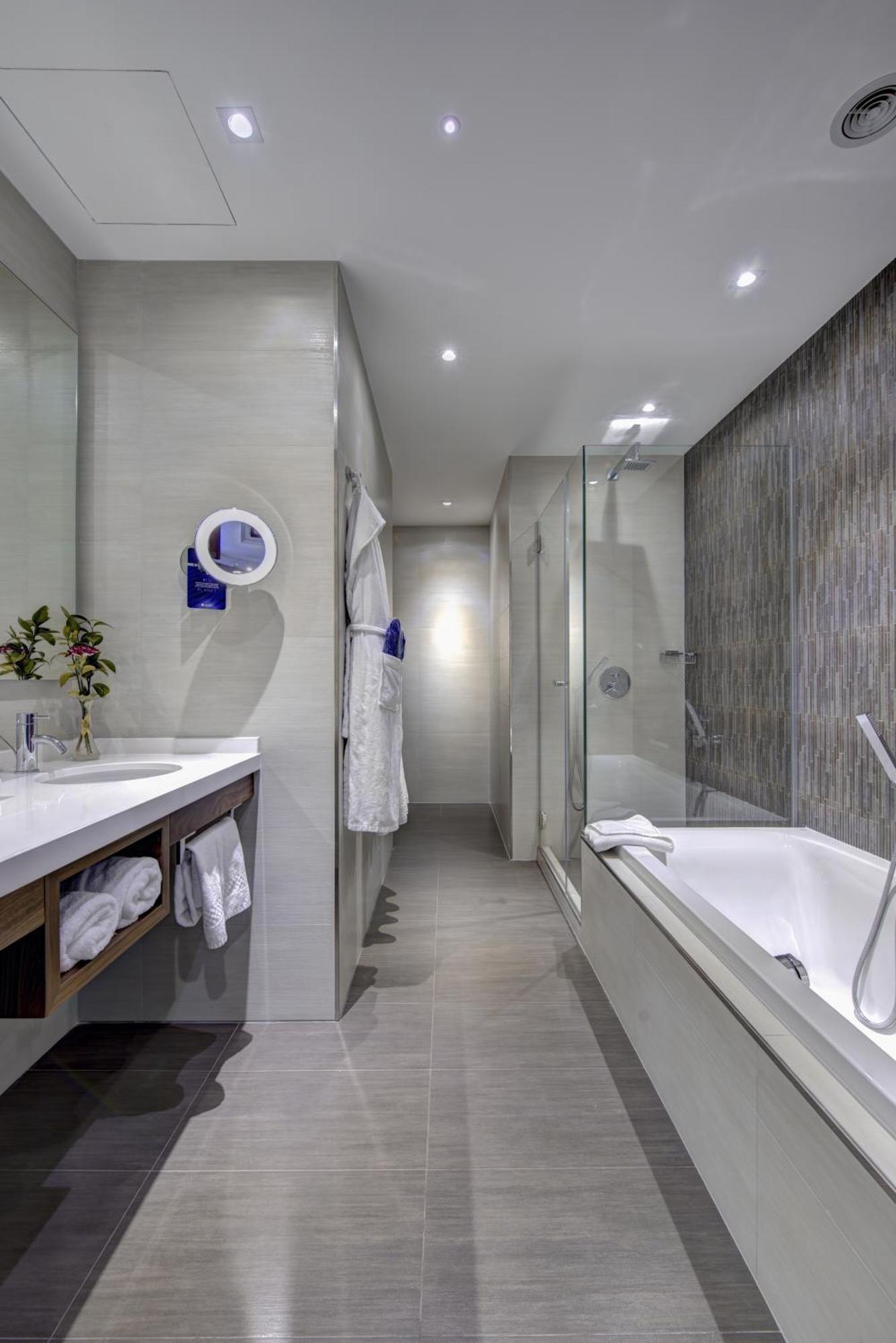 Suite Premium com Banheira de Hidromassagem Exterior e Vista Mar