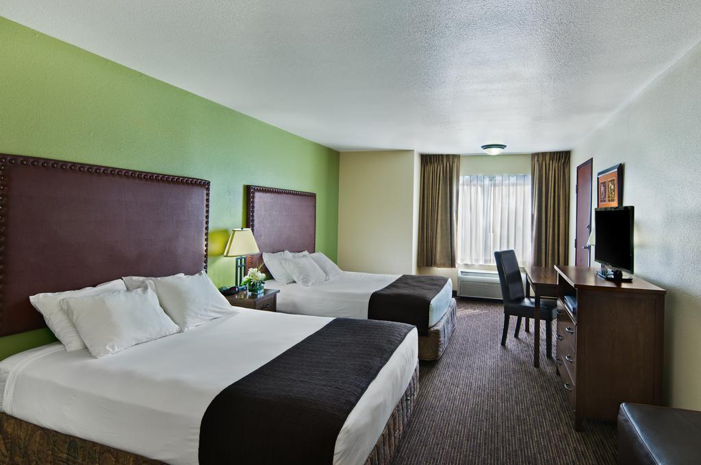 2 Queen Suite