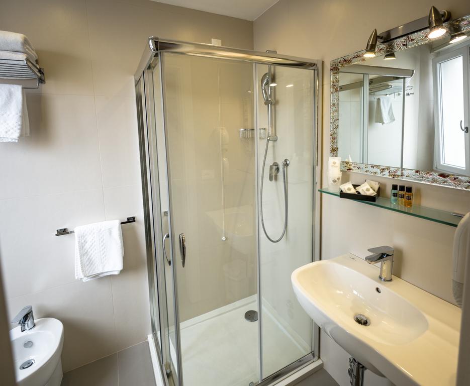 Deluxe Triple Room with Lateral Sea View