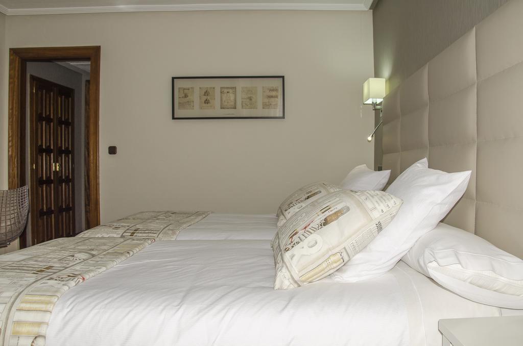 Standard Double or Twin Room,378449179:JPEG
