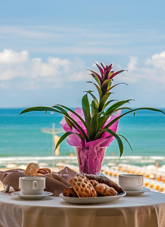 Double Room with Balcony and Sea View